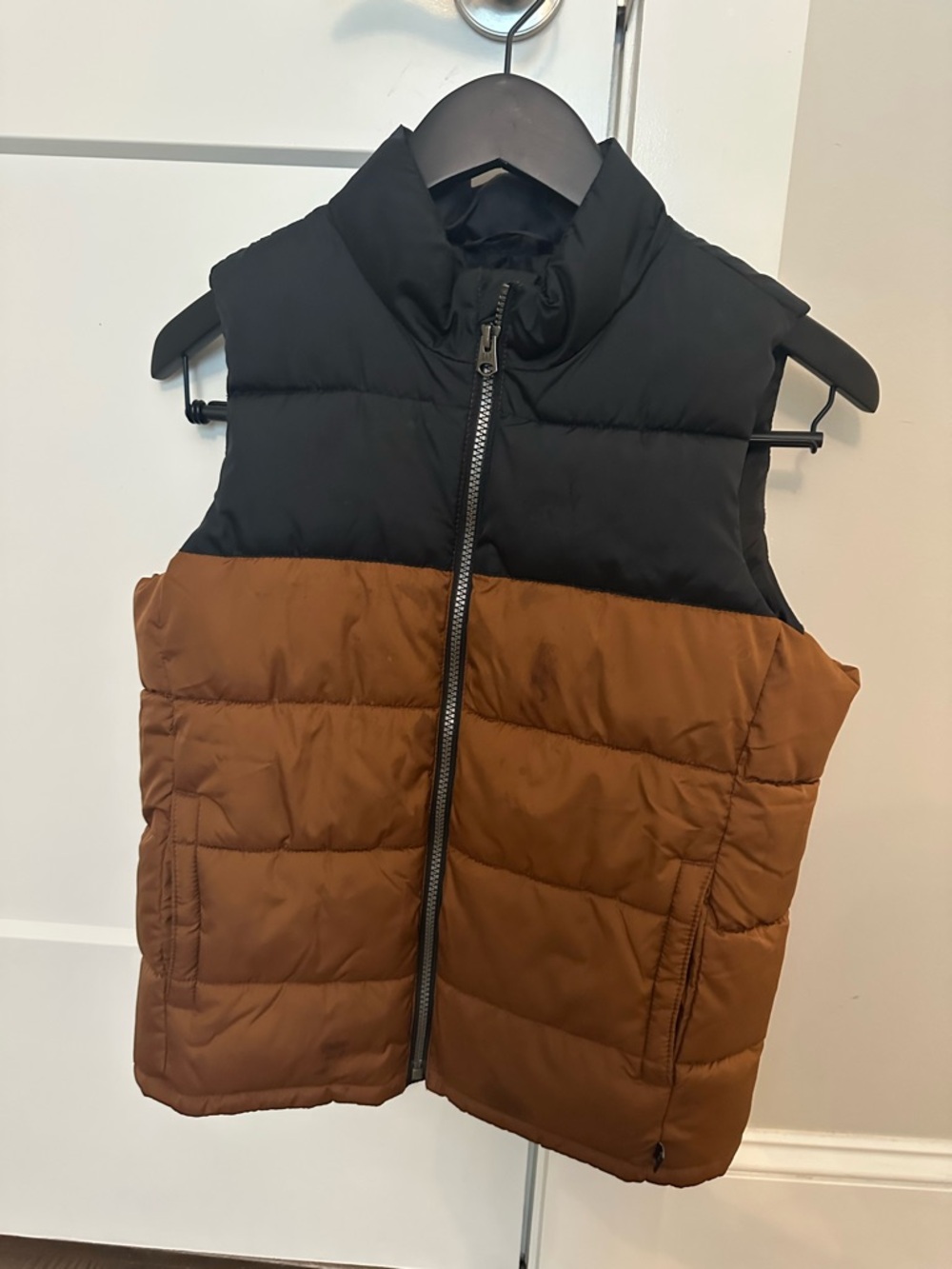 GAP Two-Tone Puffer Vest in Black and Brown